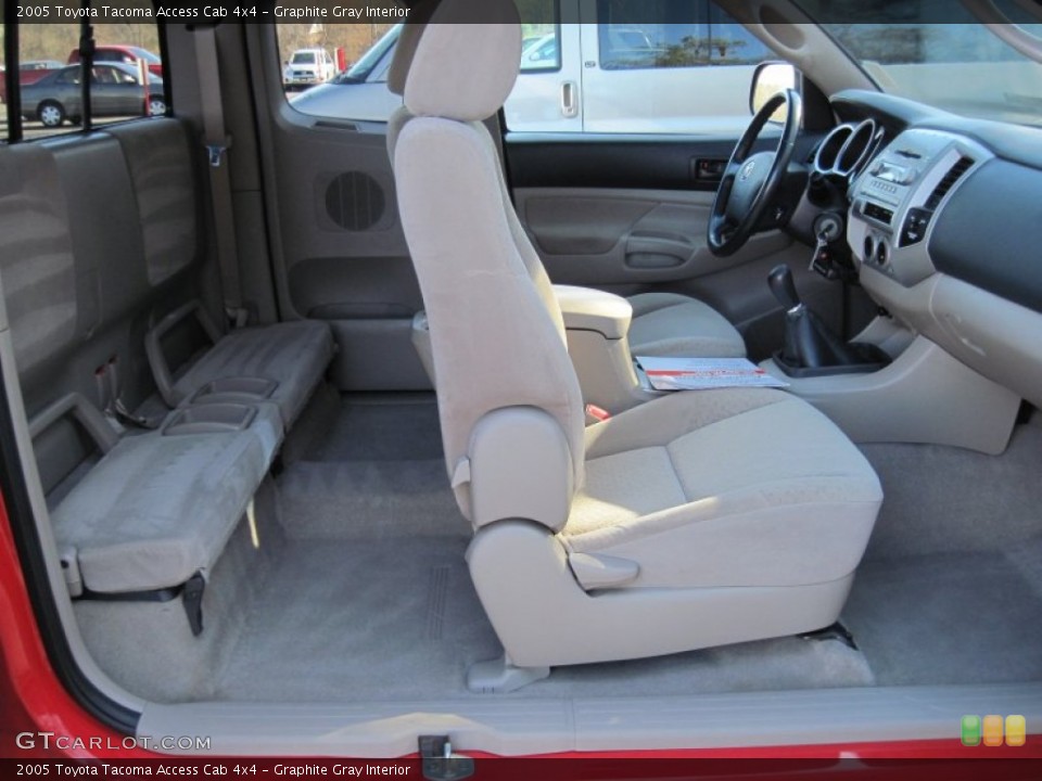Graphite Gray Interior Photo for the 2005 Toyota Tacoma Access Cab 4x4 #76751207