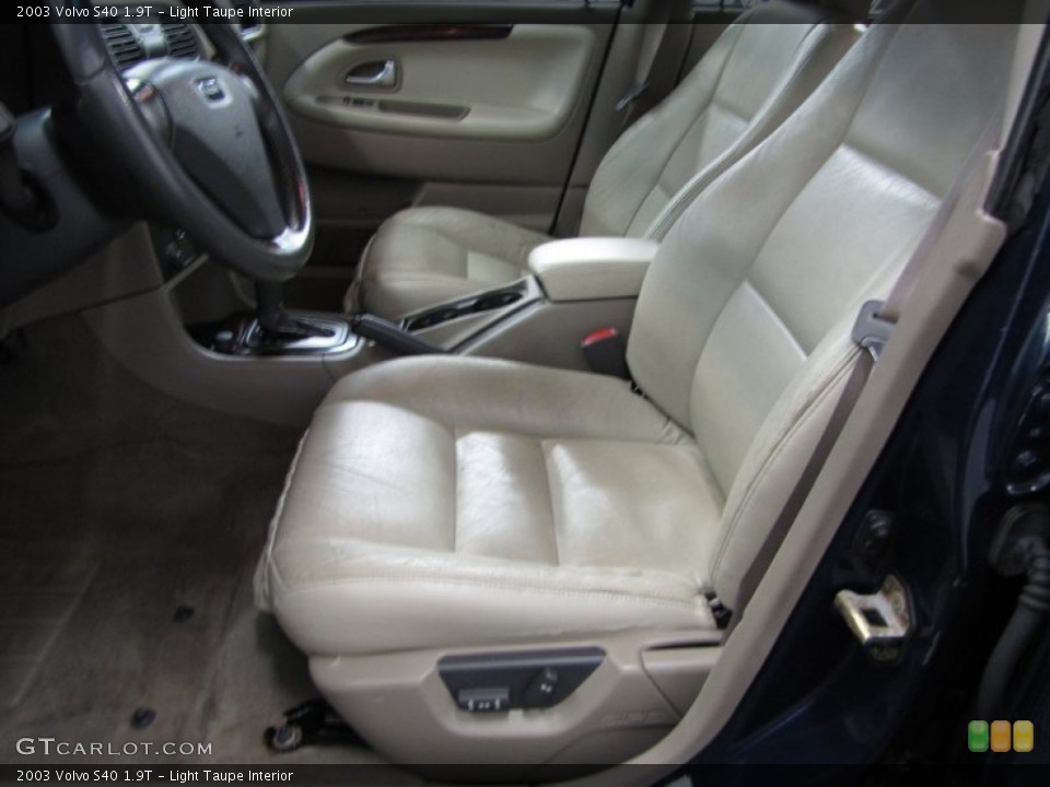 Light Taupe Interior Photo for the 2003 Volvo S40 1.9T #76802674