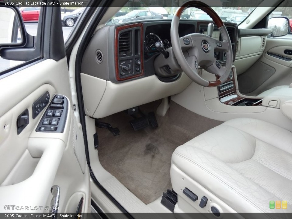 Shale Interior Photo for the 2005 Cadillac Escalade AWD #76804898