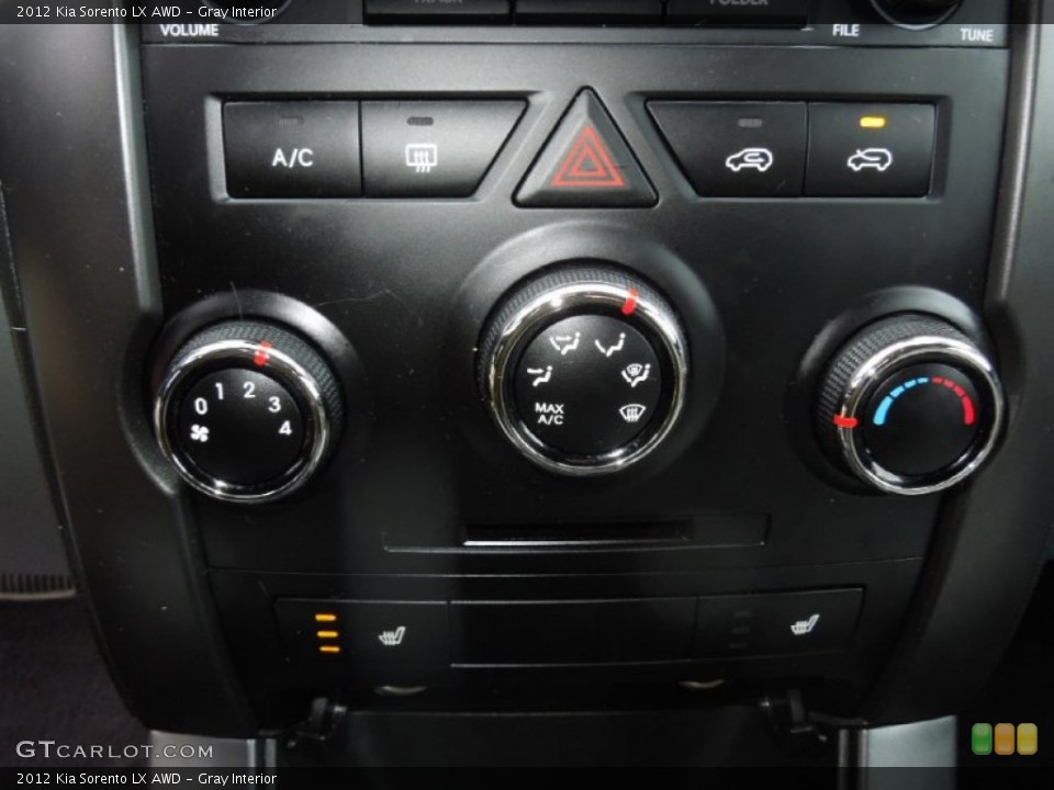 Gray Interior Controls for the 2012 Kia Sorento LX AWD #76806266
