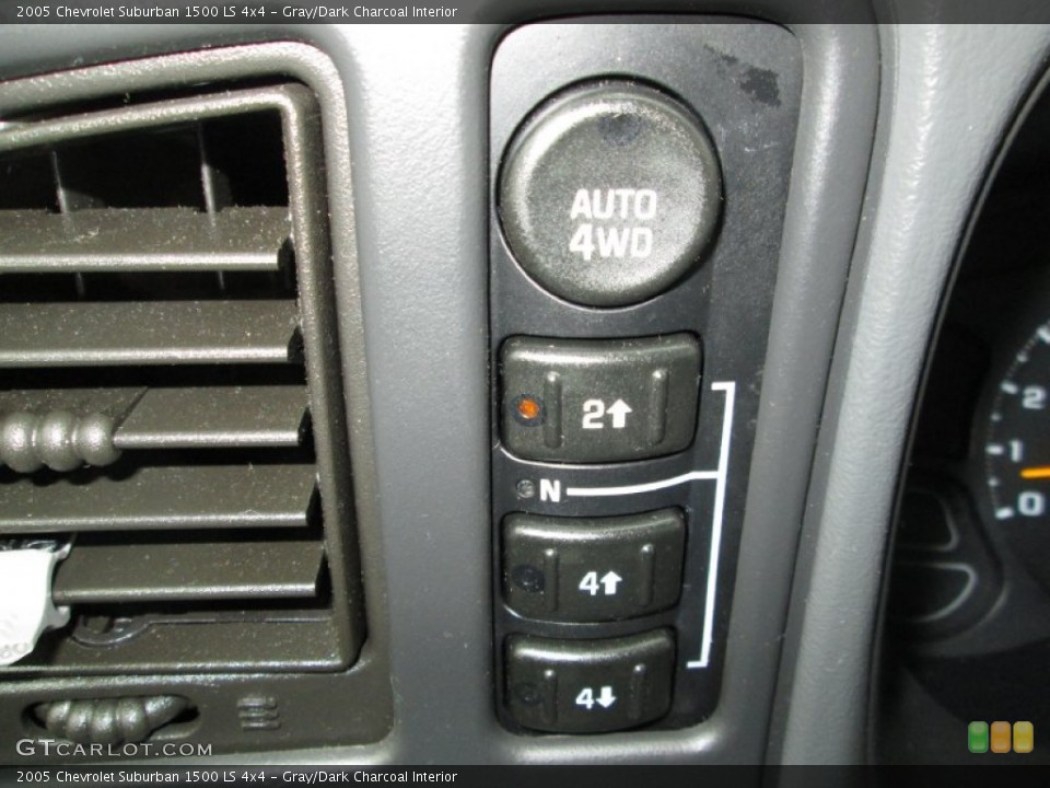 Gray/Dark Charcoal Interior Controls for the 2005 Chevrolet Suburban 1500 LS 4x4 #76809112