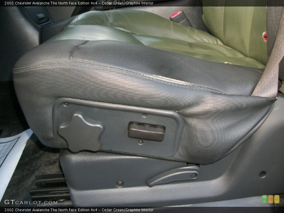 Cedar Green/Graphite Interior Controls for the 2002 Chevrolet Avalanche The North Face Edition 4x4 #76810383