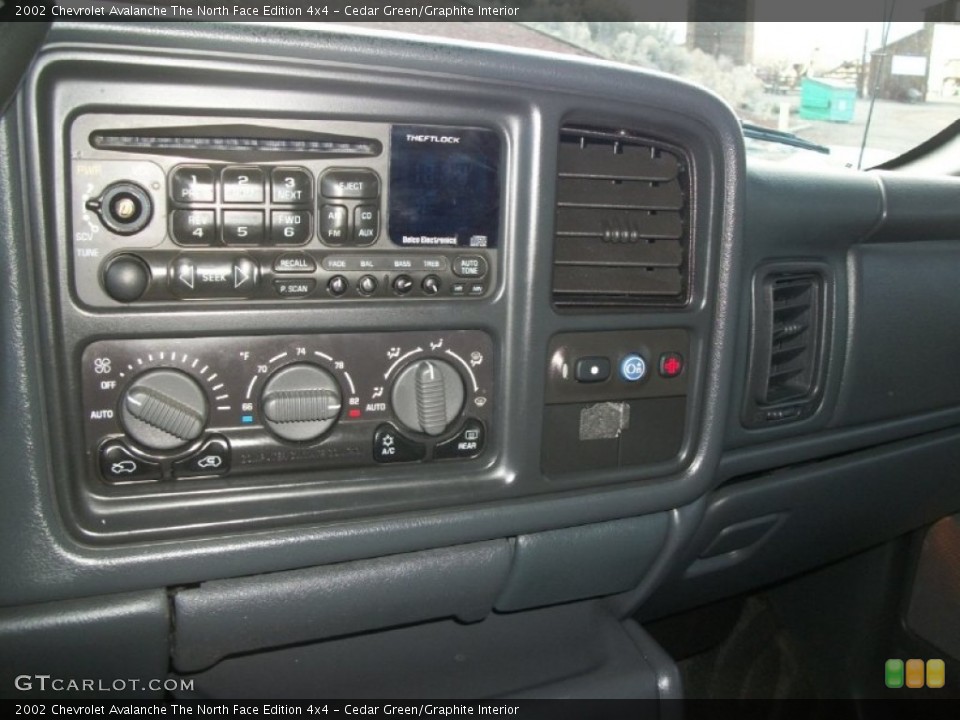 Cedar Green/Graphite Interior Controls for the 2002 Chevrolet Avalanche The North Face Edition 4x4 #76810452