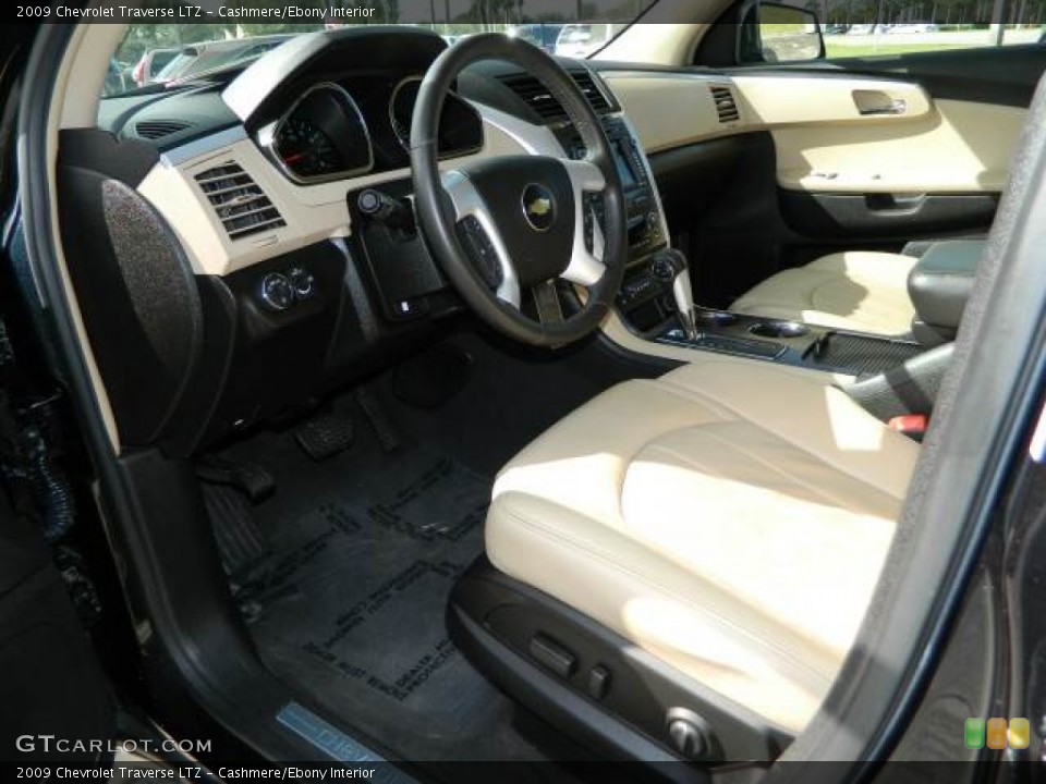 Cashmere/Ebony Interior Photo for the 2009 Chevrolet Traverse LTZ #76816212