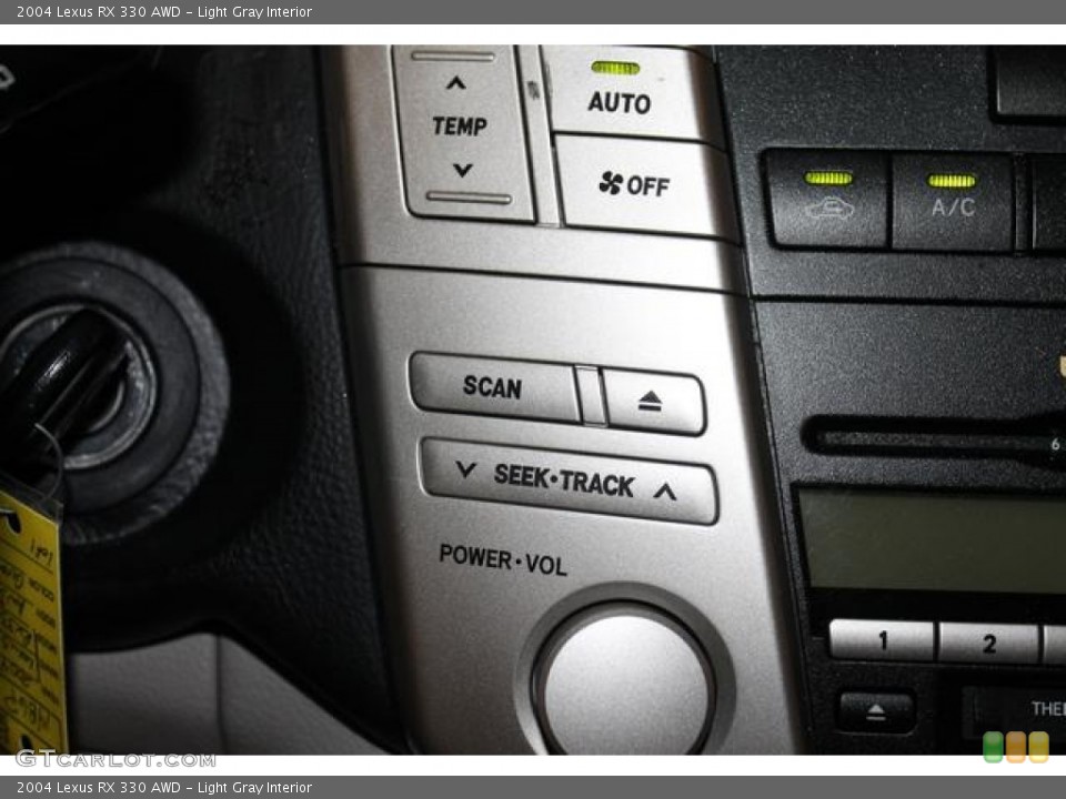 Light Gray Interior Controls for the 2004 Lexus RX 330 AWD #76823122