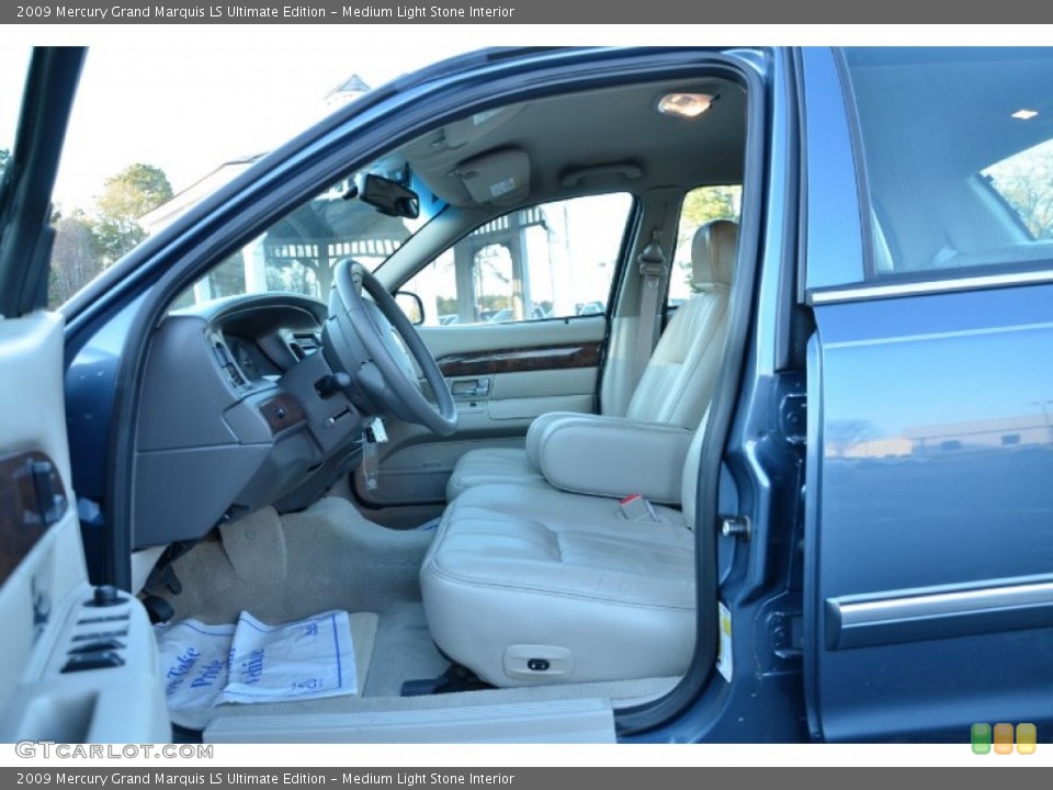 Medium Light Stone Interior Photo for the 2009 Mercury Grand Marquis LS Ultimate Edition #76829490