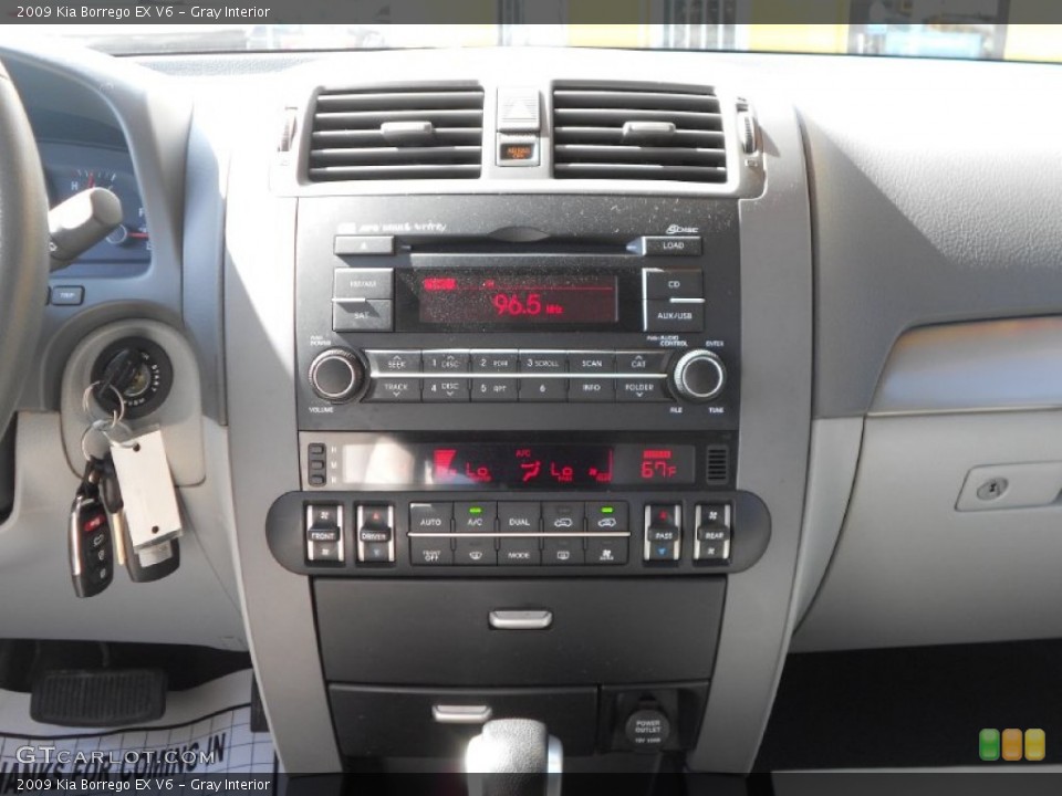 Gray Interior Controls for the 2009 Kia Borrego EX V6 #76852086