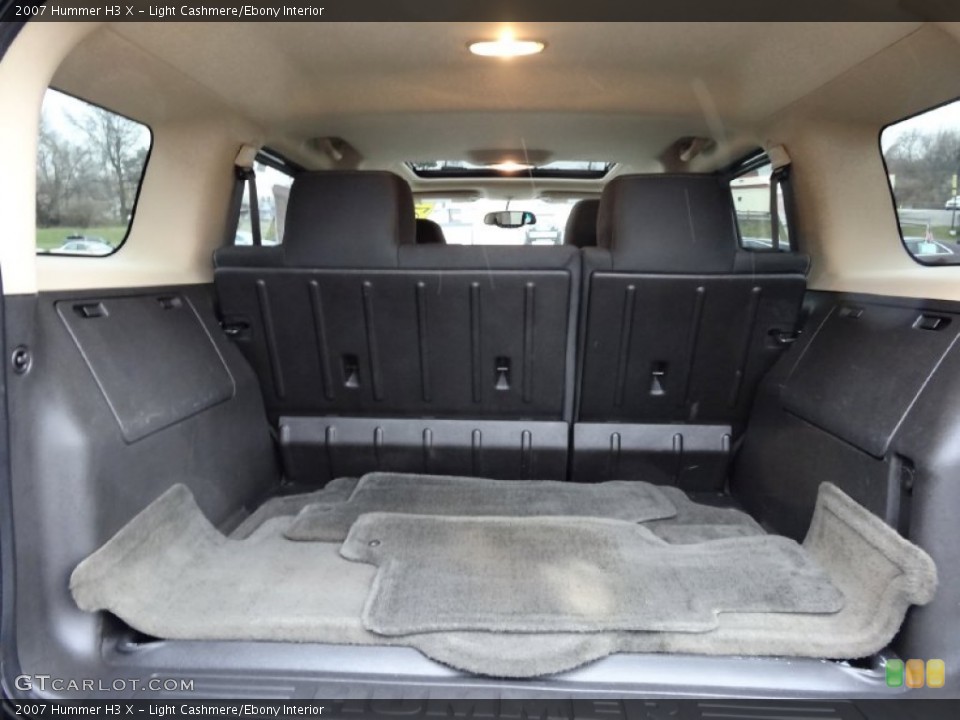 Light Cashmere/Ebony Interior Trunk for the 2007 Hummer H3 X #76858920