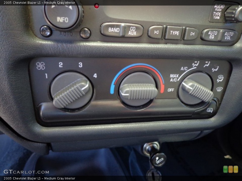 Medium Gray Interior Controls for the 2005 Chevrolet Blazer LS #76860333