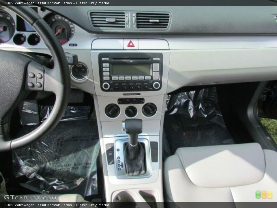 Classic Grey Interior Controls for the 2009 Volkswagen Passat Komfort Sedan #76862523