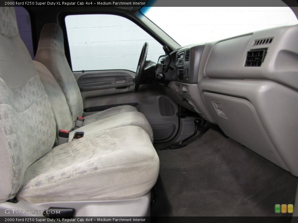 Medium Parchment Interior Photo for the 2000 Ford F250 Super Duty XL Regular Cab 4x4 #76871476
