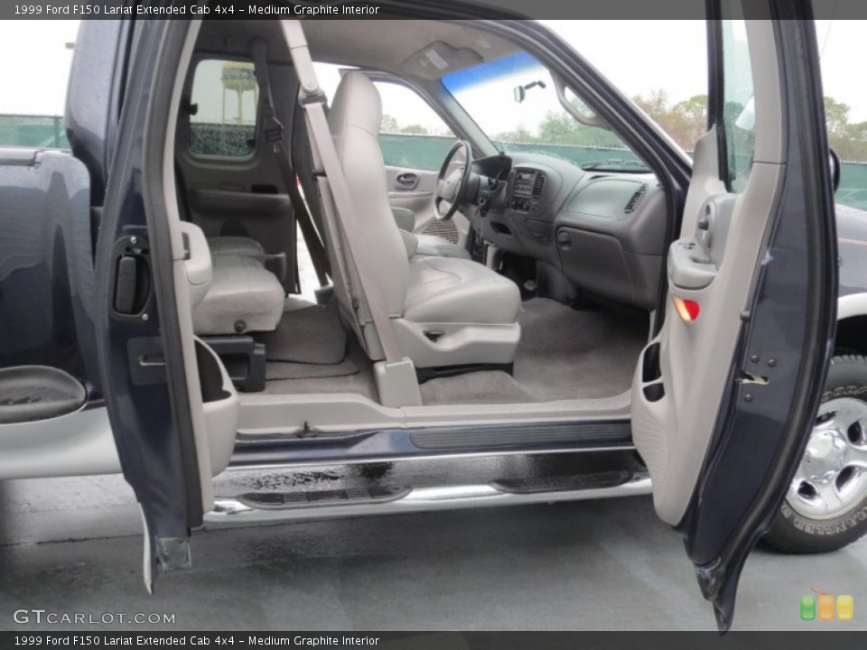 Medium Graphite Interior Photo for the 1999 Ford F150 Lariat Extended Cab 4x4 #76881252