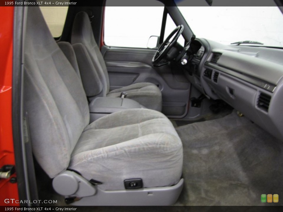 Grey Interior Photo for the 1995 Ford Bronco XLT 4x4 #76888935