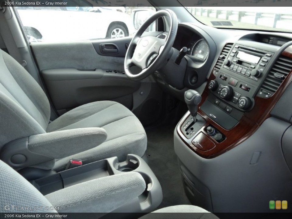 Gray Interior Photo for the 2006 Kia Sedona EX #76891001