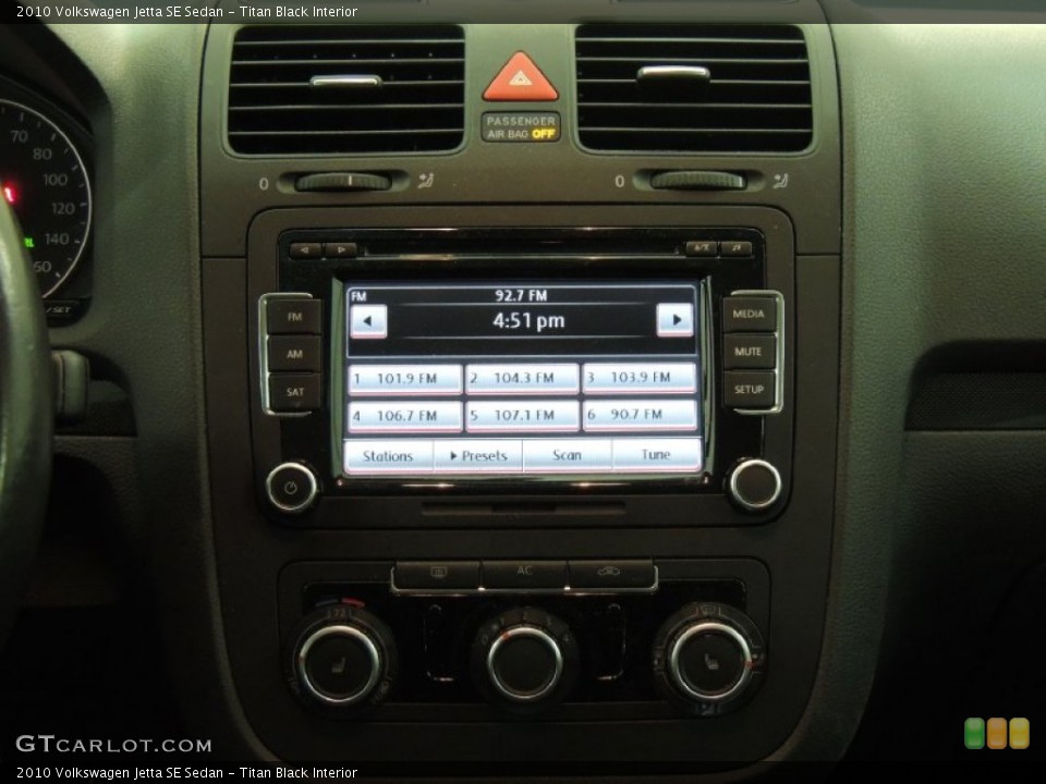Titan Black Interior Controls for the 2010 Volkswagen Jetta SE Sedan #76895627