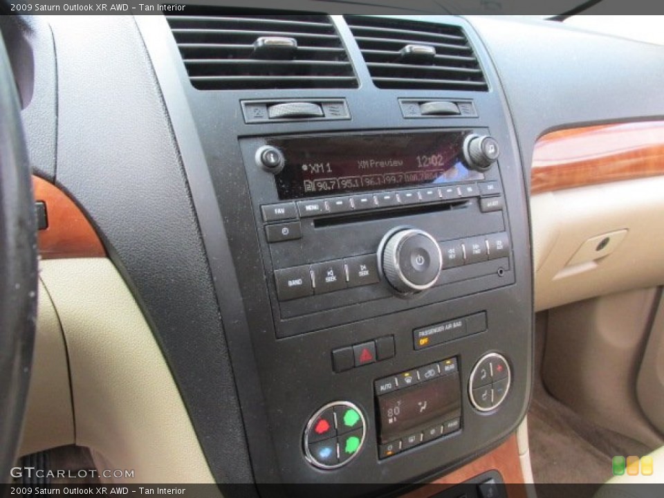 Tan Interior Controls for the 2009 Saturn Outlook XR AWD #76908369