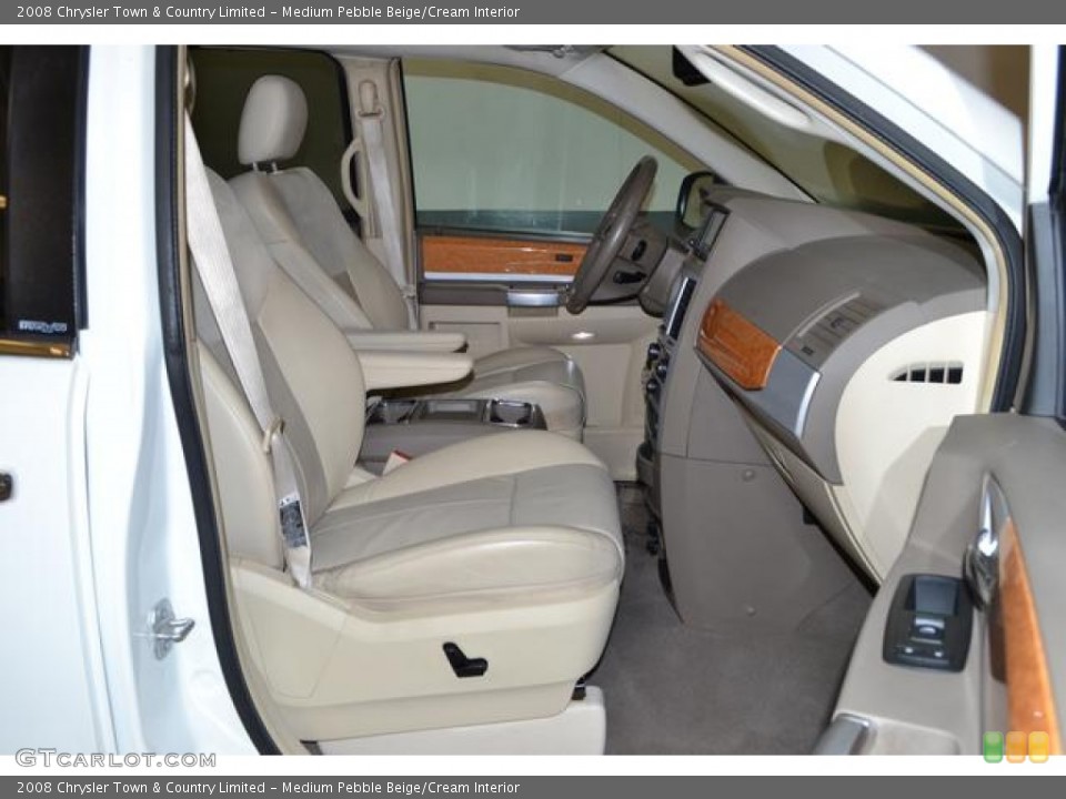 Medium Pebble Beige/Cream Interior Photo for the 2008 Chrysler Town & Country Limited #76915428