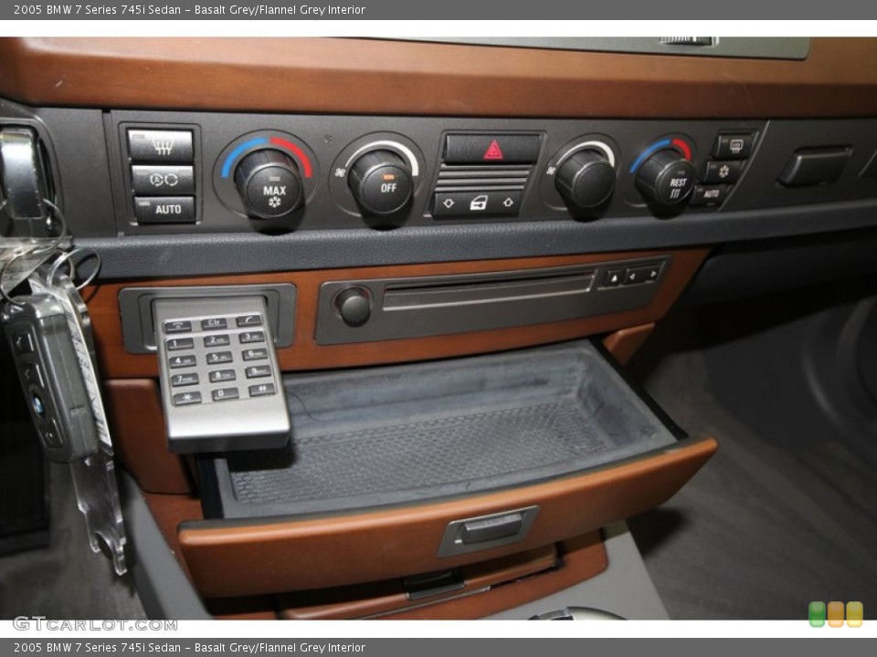 Basalt Grey/Flannel Grey Interior Controls for the 2005 BMW 7 Series 745i Sedan #76918916