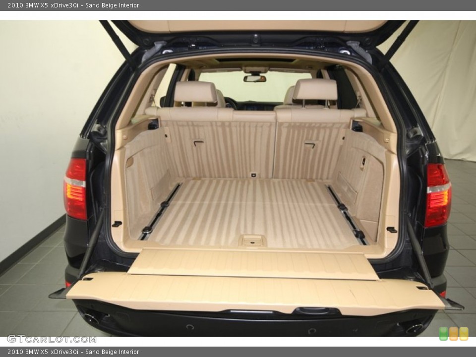 Sand Beige Interior Trunk for the 2010 BMW X5 xDrive30i #76925907