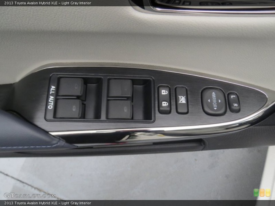 Light Gray Interior Controls for the 2013 Toyota Avalon Hybrid XLE #76936939