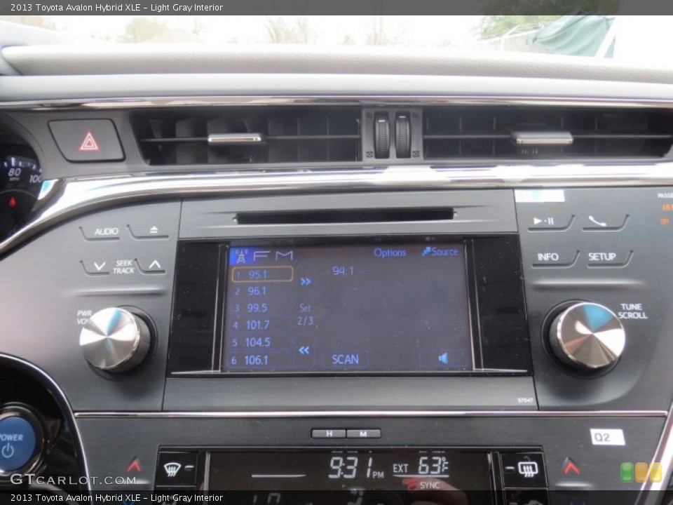 Light Gray Interior Audio System for the 2013 Toyota Avalon Hybrid XLE #76937078