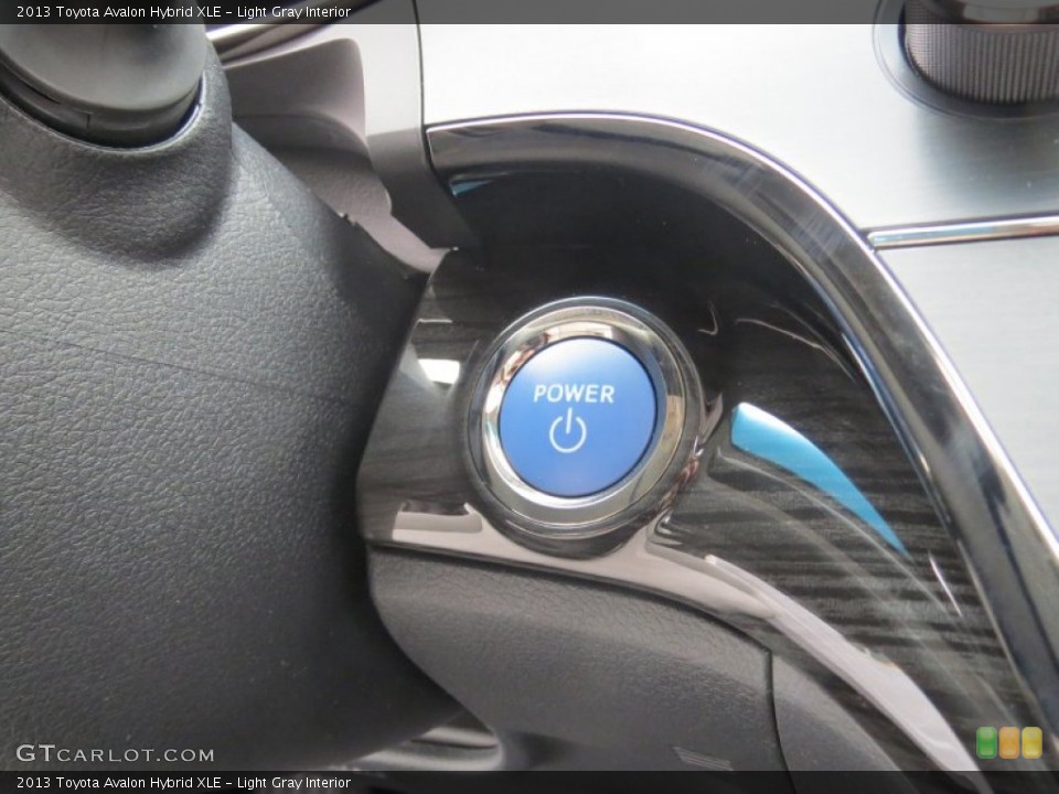 Light Gray Interior Controls for the 2013 Toyota Avalon Hybrid XLE #76937152