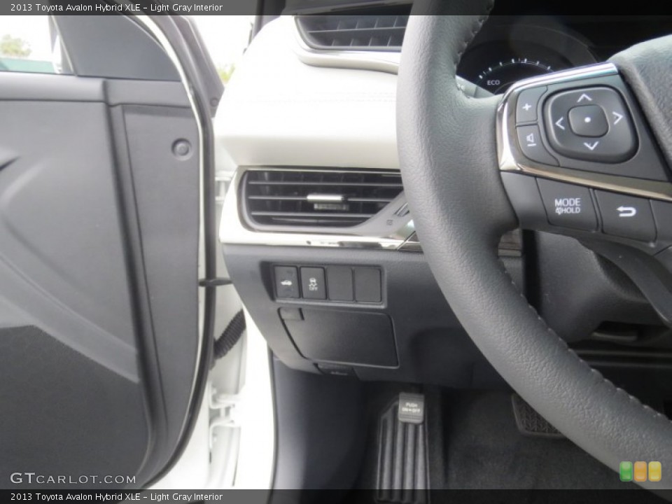 Light Gray Interior Controls for the 2013 Toyota Avalon Hybrid XLE #76937218