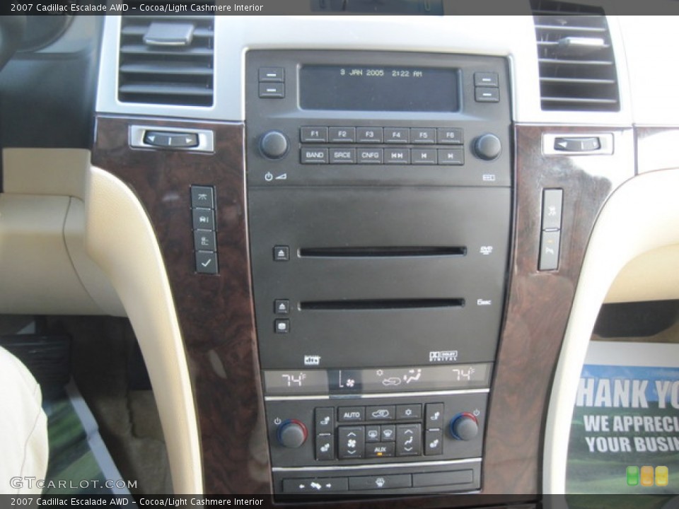 Cocoa/Light Cashmere Interior Controls for the 2007 Cadillac Escalade AWD #76944385
