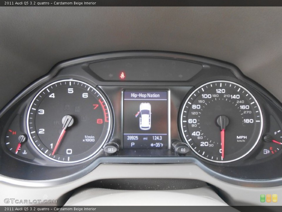 Cardamom Beige Interior Gauges for the 2011 Audi Q5 3.2 quattro #76944715