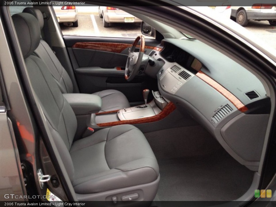 Light Gray Interior Photo for the 2006 Toyota Avalon Limited #76948945
