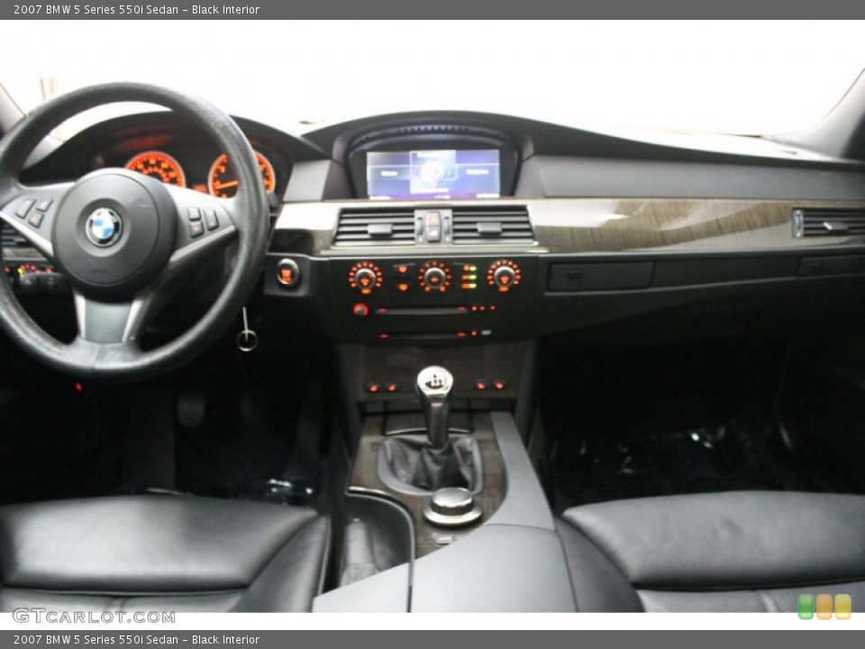 Black Interior Dashboard for the 2007 BMW 5 Series 550i Sedan #76989023