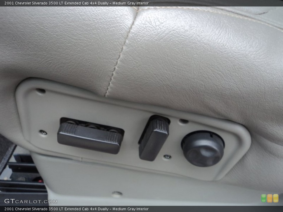 Medium Gray Interior Controls for the 2001 Chevrolet Silverado 3500 LT Extended Cab 4x4 Dually #76990755