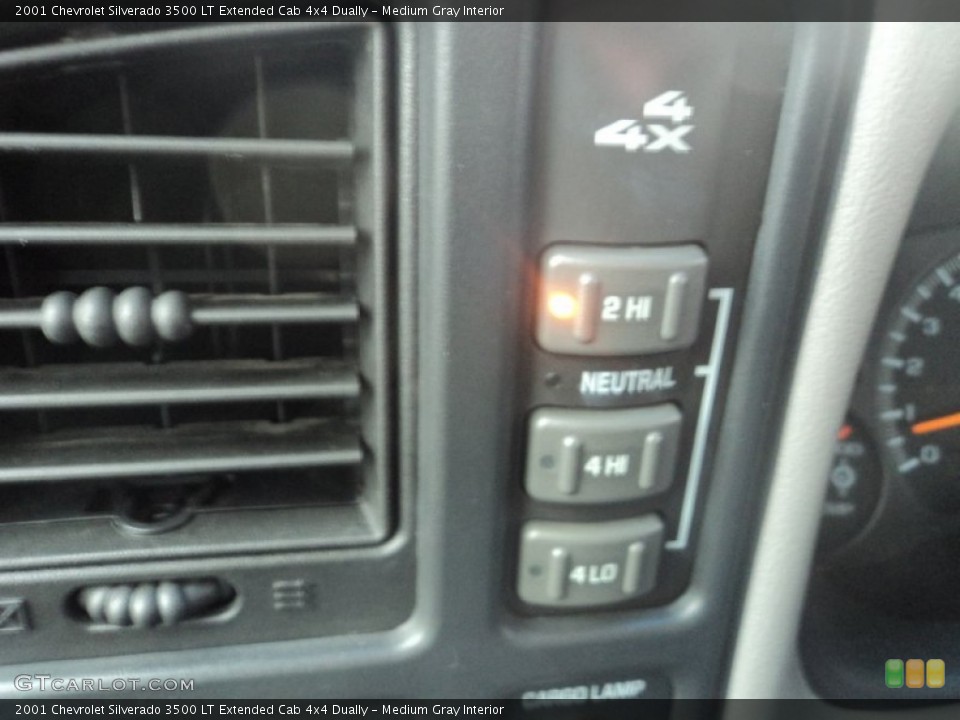 Medium Gray Interior Controls for the 2001 Chevrolet Silverado 3500 LT Extended Cab 4x4 Dually #76990775