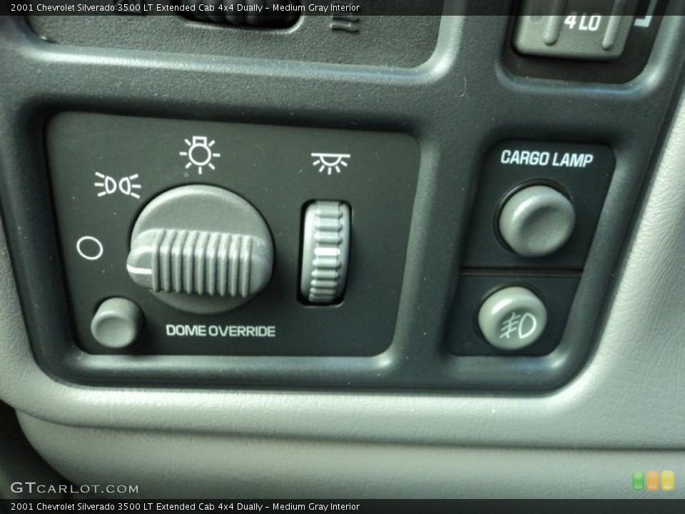 Medium Gray Interior Controls for the 2001 Chevrolet Silverado 3500 LT Extended Cab 4x4 Dually #76990800