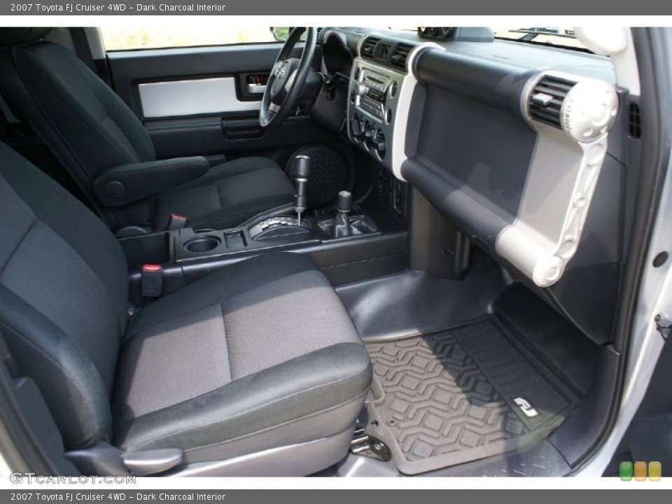 Dark Charcoal Interior Photo for the 2007 Toyota FJ Cruiser 4WD #76991064