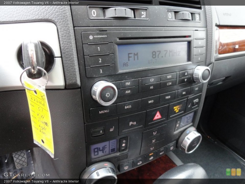 Anthracite Interior Controls for the 2007 Volkswagen Touareg V6 #76993133