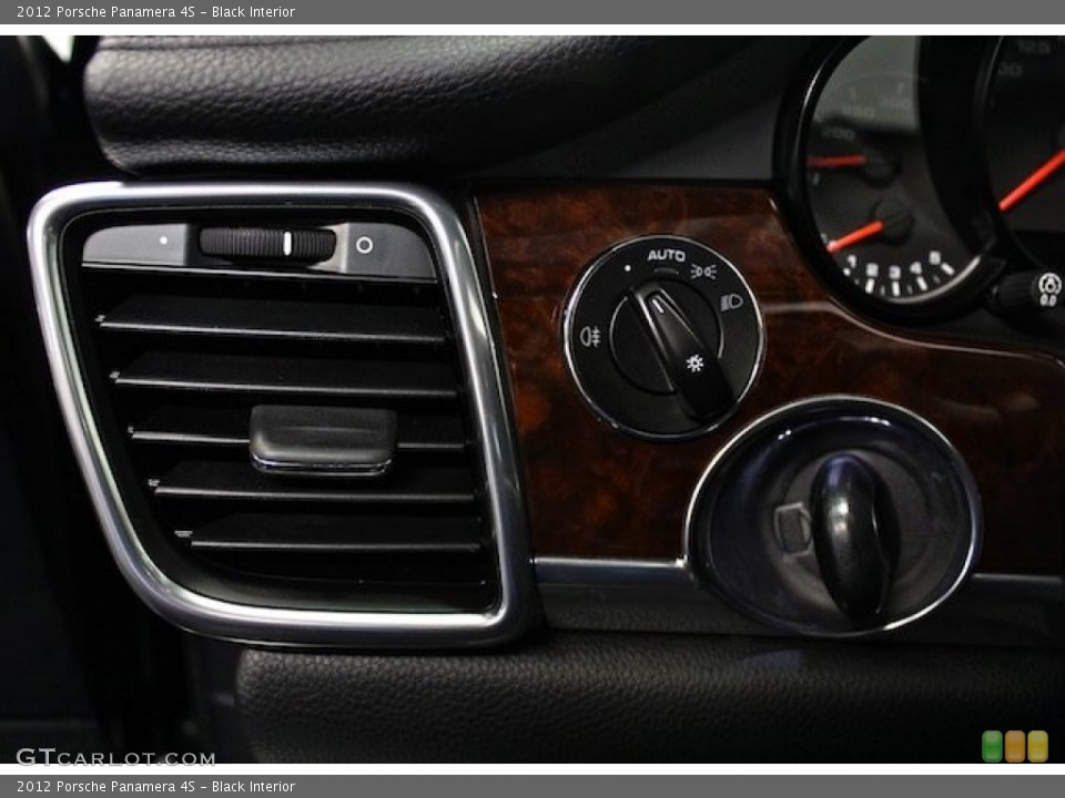 Black Interior Controls for the 2012 Porsche Panamera 4S #76999070