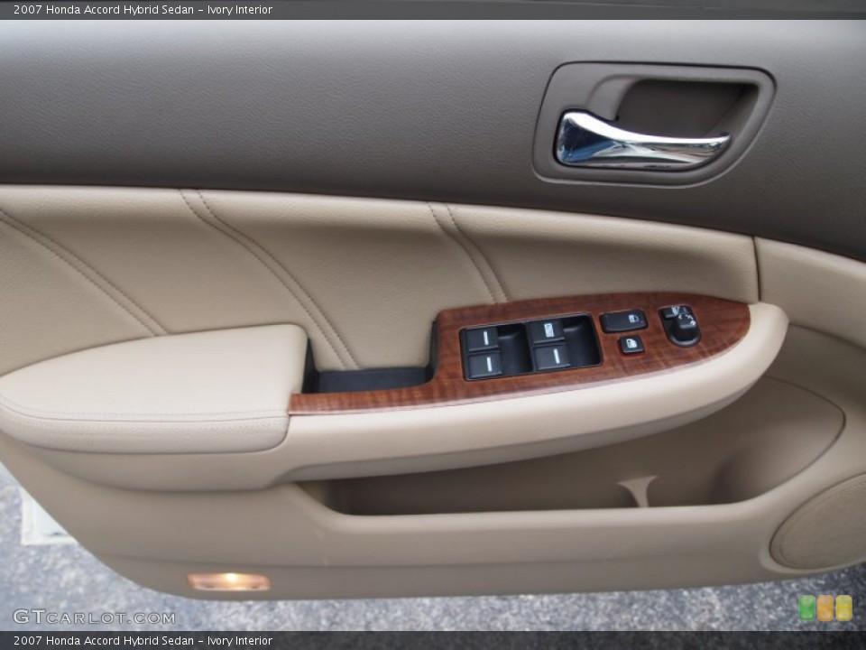 Ivory Interior Door Panel for the 2007 Honda Accord Hybrid Sedan #77001185