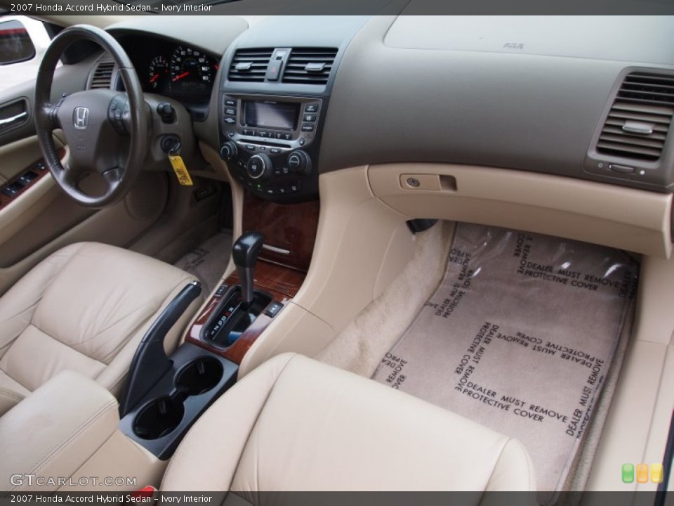 Ivory Interior Dashboard for the 2007 Honda Accord Hybrid Sedan #77001279