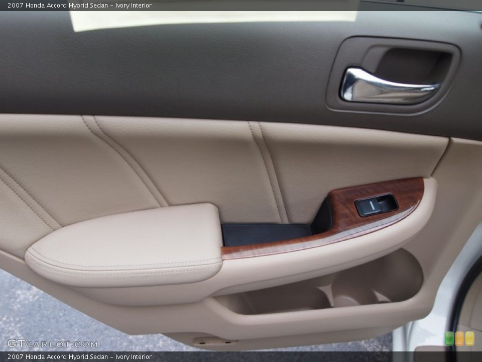 Ivory Interior Door Panel for the 2007 Honda Accord Hybrid Sedan #77001372