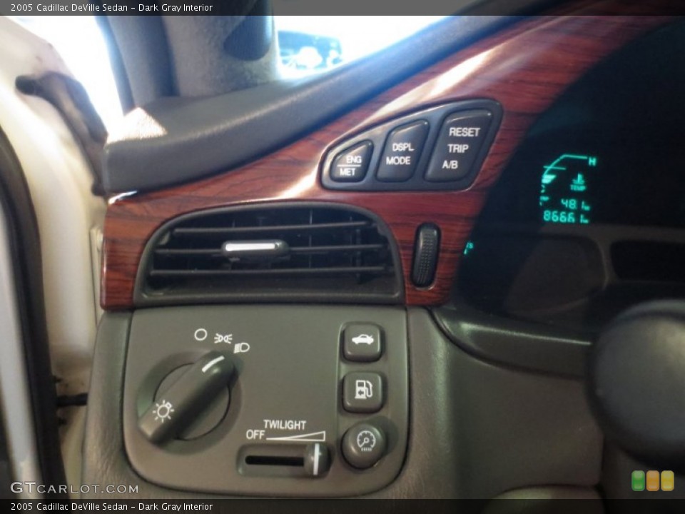 Dark Gray Interior Controls for the 2005 Cadillac DeVille Sedan #77002725