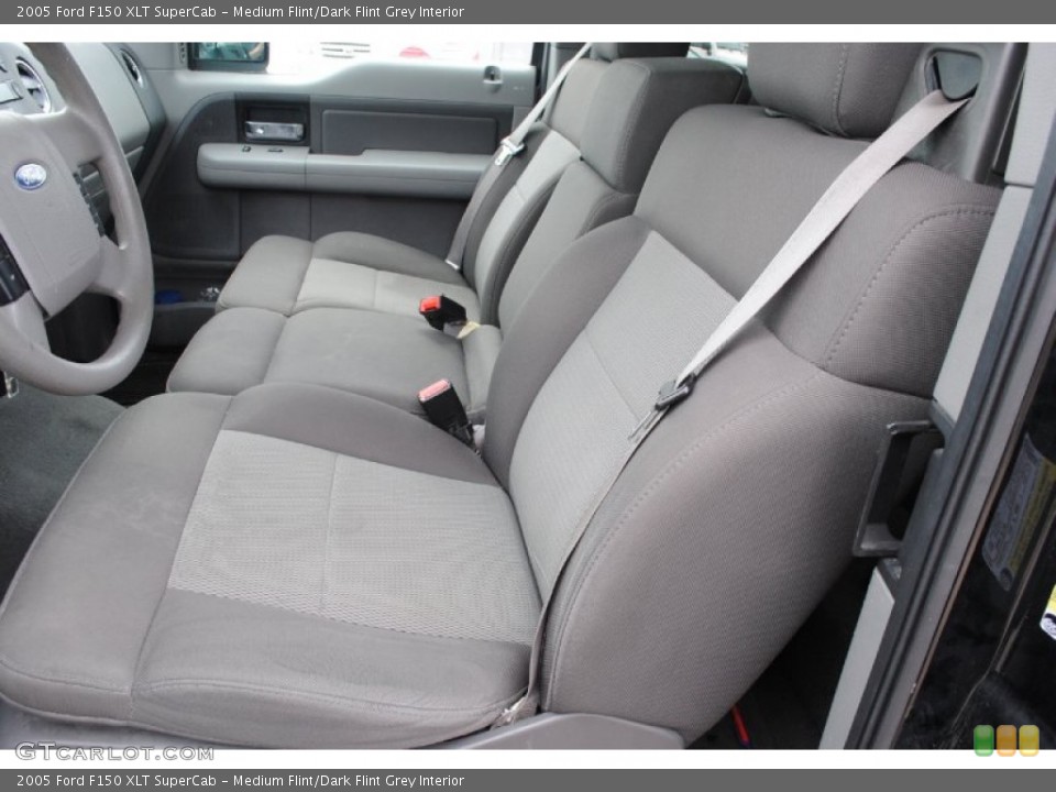 Medium Flint/Dark Flint Grey Interior Photo for the 2005 Ford F150 XLT SuperCab #77016501