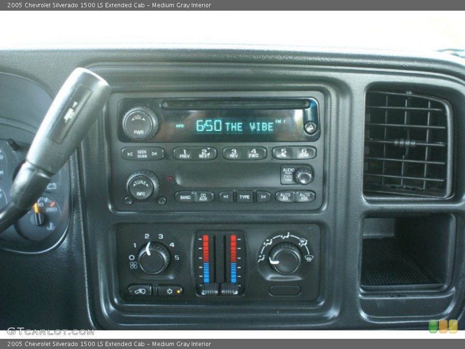 Medium Gray Interior Controls for the 2005 Chevrolet Silverado 1500 LS Extended Cab #77034477