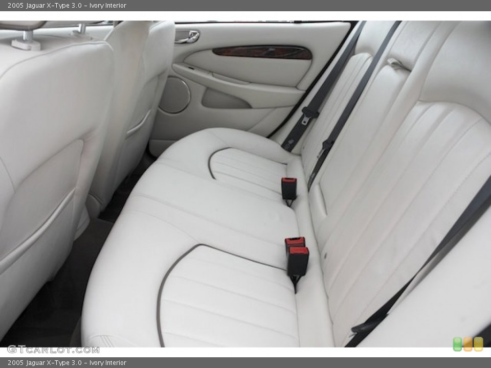 Ivory Interior Rear Seat for the 2005 Jaguar X-Type 3.0 #77049141