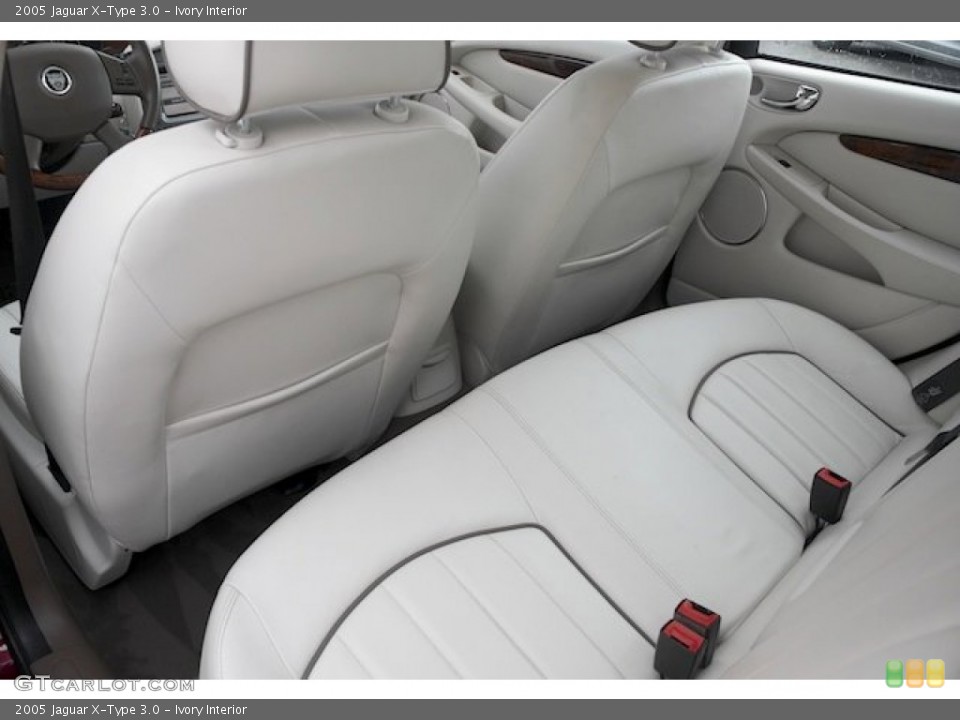 Ivory Interior Rear Seat for the 2005 Jaguar X-Type 3.0 #77049357
