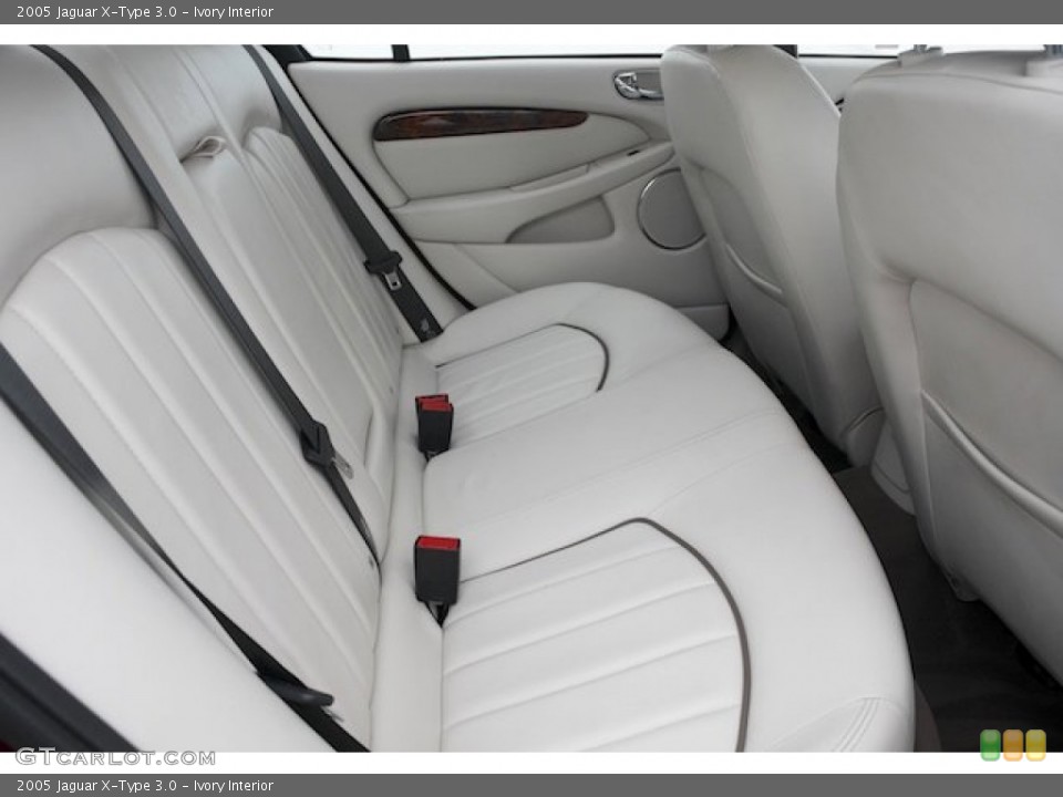 Ivory Interior Rear Seat for the 2005 Jaguar X-Type 3.0 #77049409