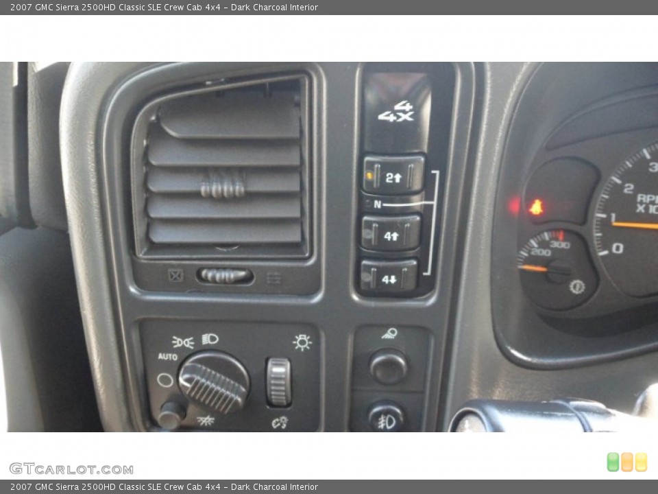Dark Charcoal Interior Controls for the 2007 GMC Sierra 2500HD Classic SLE Crew Cab 4x4 #77052207