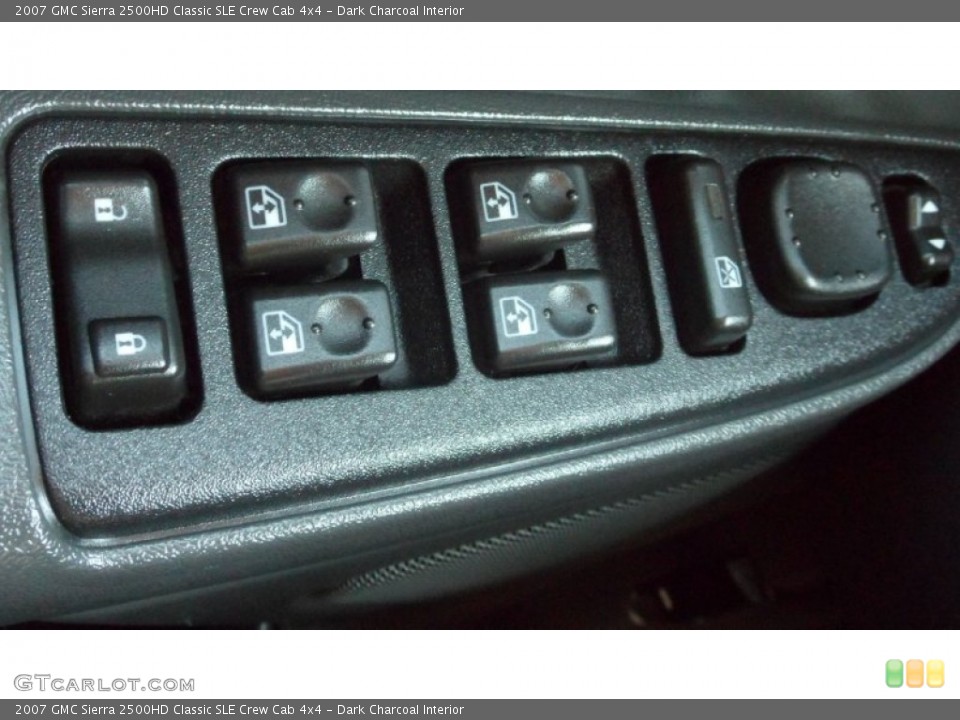Dark Charcoal Interior Controls for the 2007 GMC Sierra 2500HD Classic SLE Crew Cab 4x4 #77052701