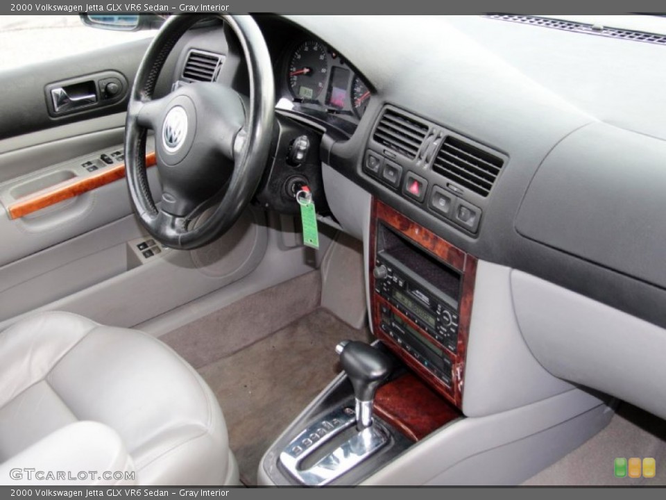 Gray Interior Dashboard for the 2000 Volkswagen Jetta GLX VR6 Sedan #77072298