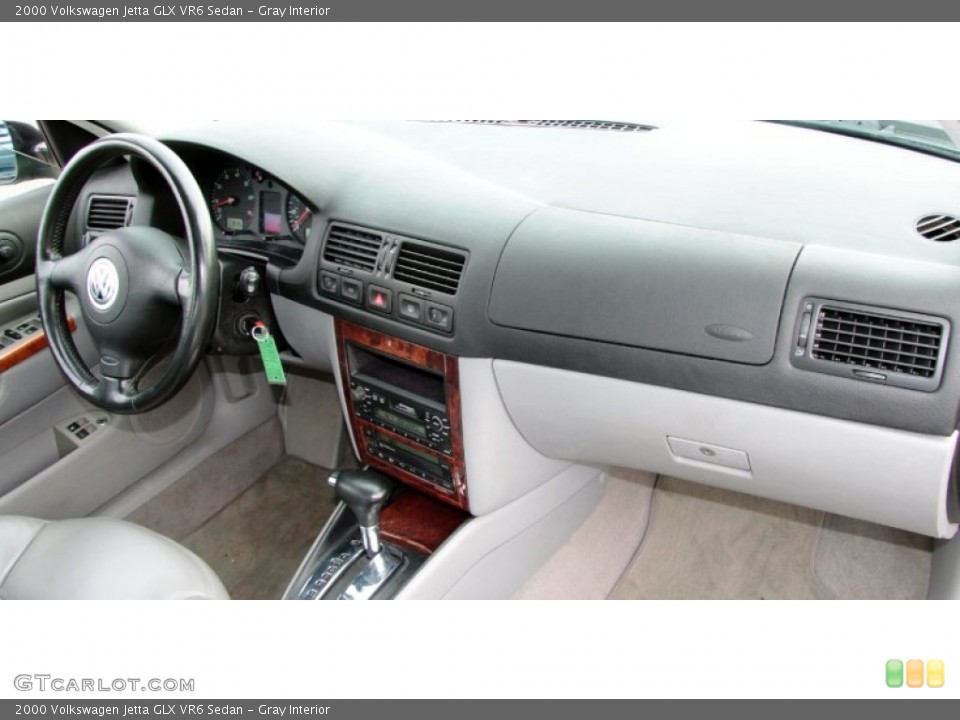 Gray Interior Dashboard for the 2000 Volkswagen Jetta GLX VR6 Sedan #77072376